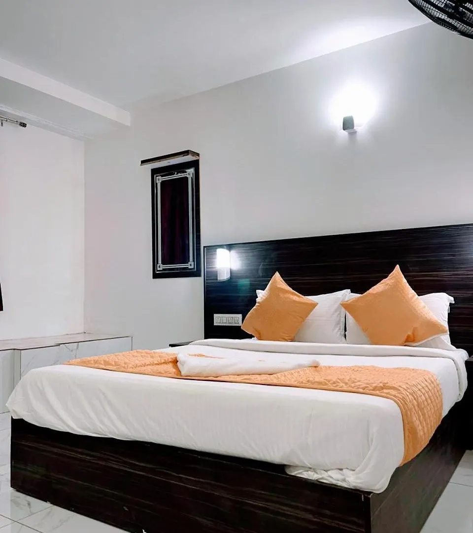 Skylark Holidays Муннар Отель